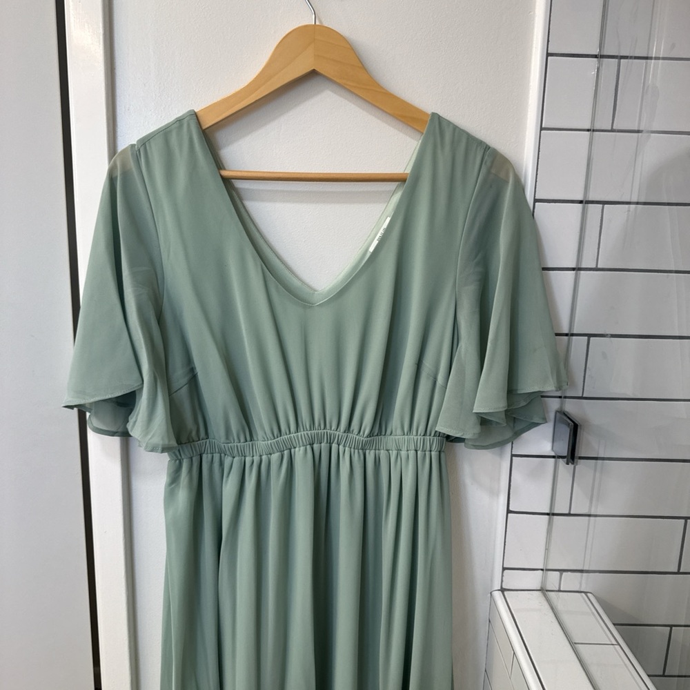 Elegant Green V-Neck Dress